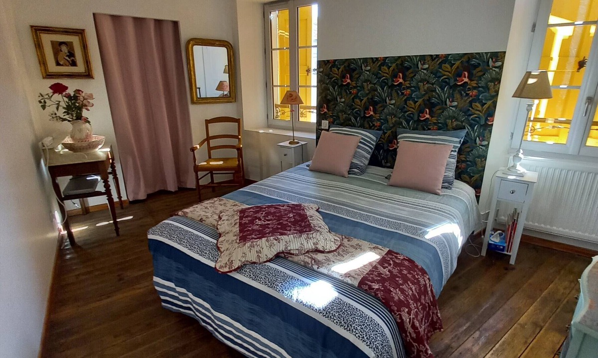 Saint-Germain-de-Calberte Bed & Breakfast | Bed and Breakfast 'Chambre Bleue - Ostau La Lutz' with Shared Terrace, Shared Garden and Wi-Fi