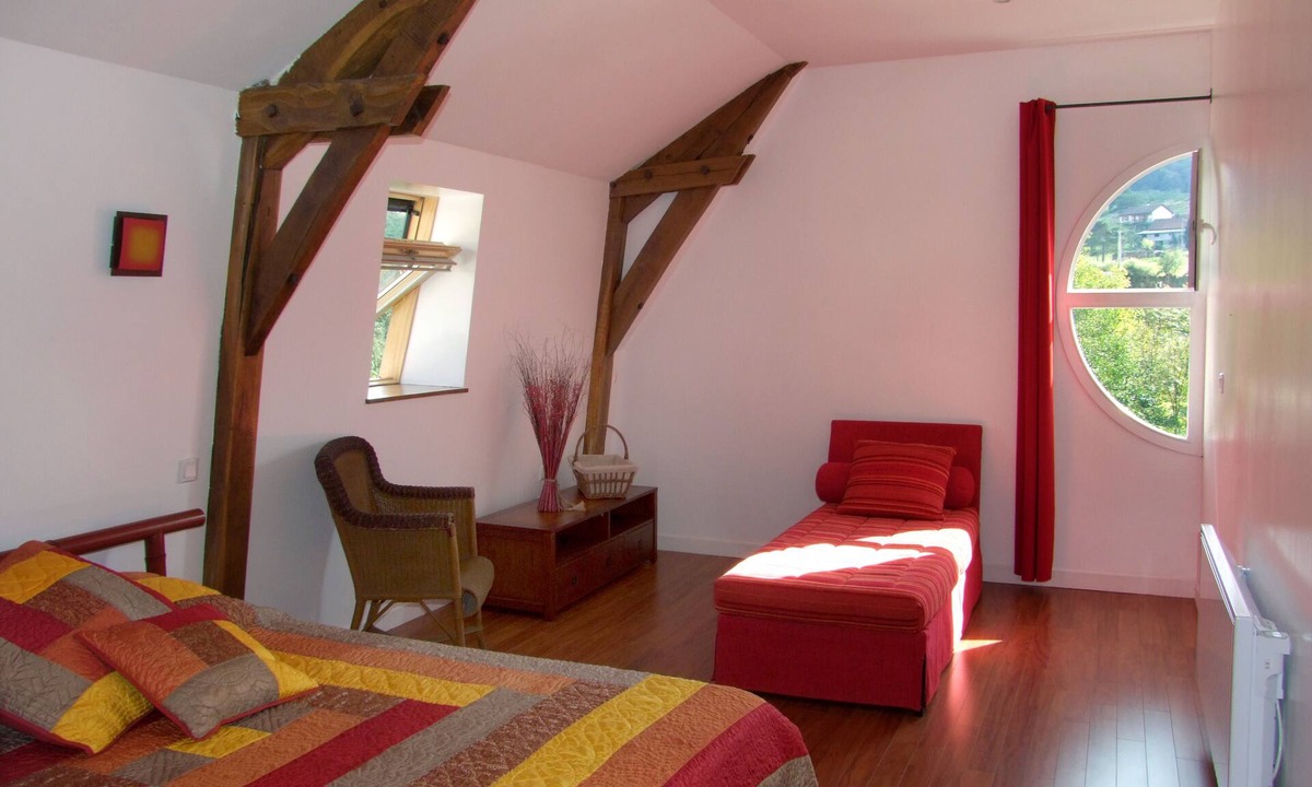 Chateauneuf-les-Bains Bed & Breakfast | Bed and Breakfast Du Moulin De Lachaux, Auvergne, Puy de Dôme, France.