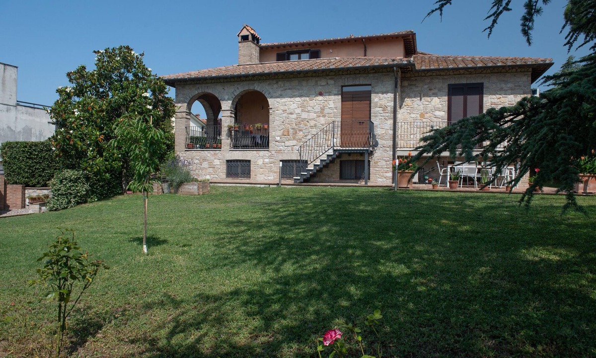 Montecastrilli Bed & Breakfast | Bed and Breakfast 'Dolce Alba' with Private Garden, Wi-Fi and Air Conditioning