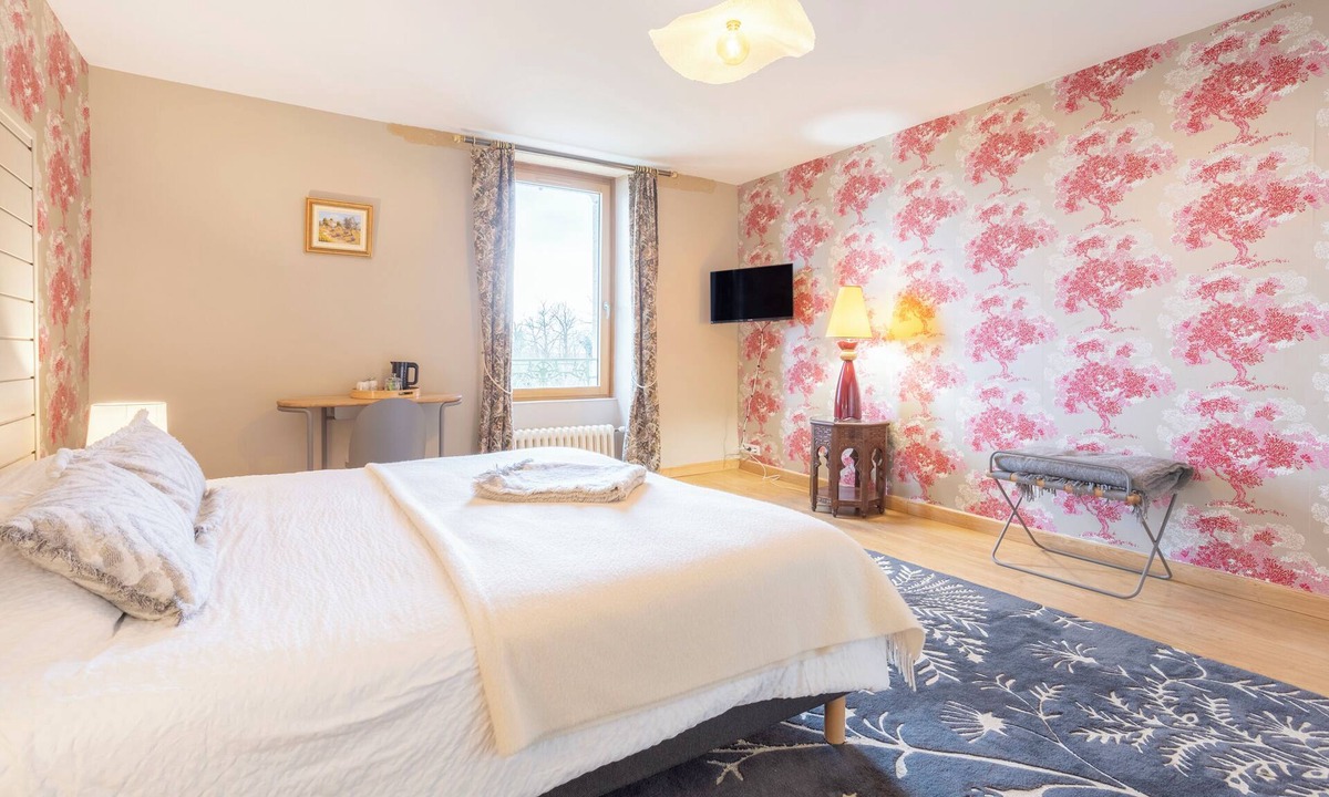 Concarneau Bed & Breakfast | Bed and Breakfast 'Anne De Bretagne' with Shared Terrace, Shared Garden and Wi-Fi