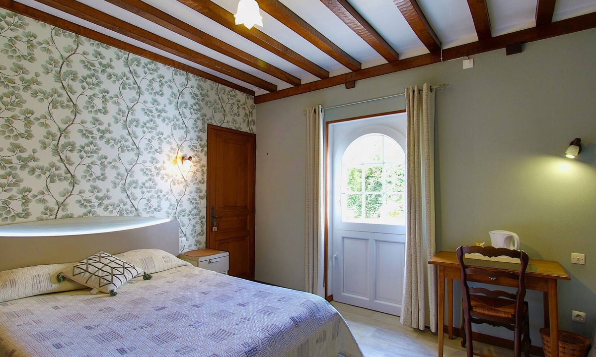 Bricquebosq Bed & Breakfast | Bed and Breakfast 'Chambre Lit Double' with Shared Garden and Wi-Fi