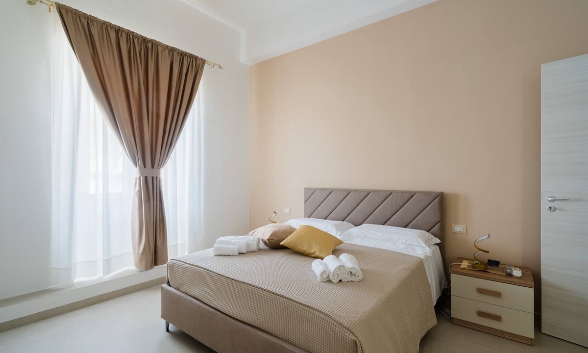 Galatone Bed & Breakfast | Bed and Breakfast 'Camera Read' with Balcony, Wi-Fi and Air Conditioning