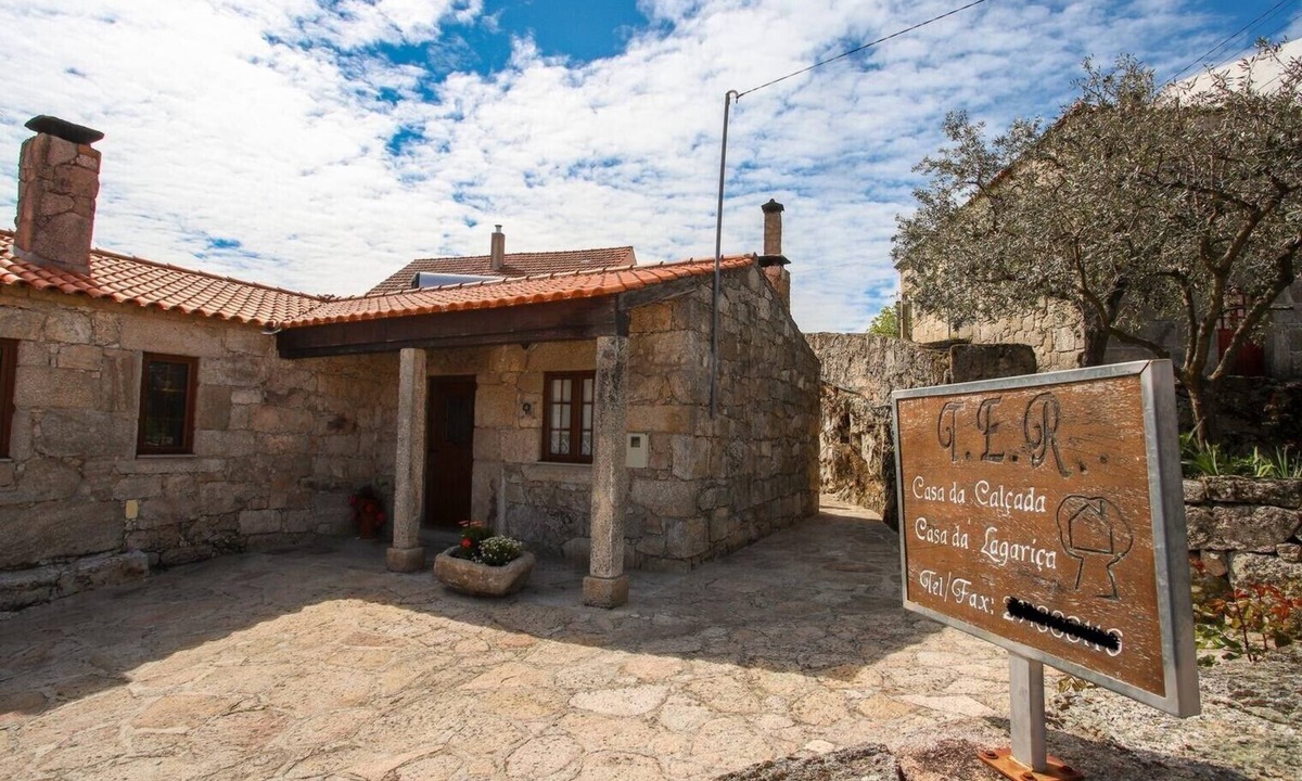 Sortelha Bed & Breakfast | Bed and Breakfast 'Casa Da Lagariça - Sortelha' with Private Garden, Wi-Fi and Air Conditioning