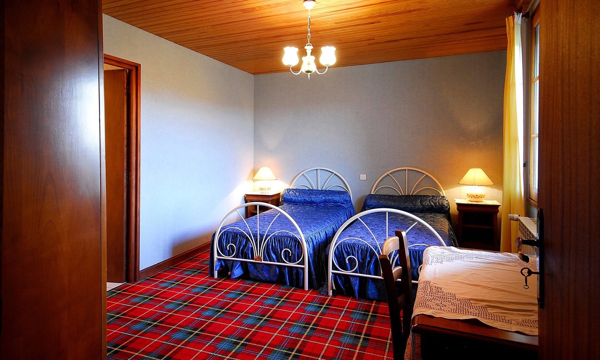 Verrieres Bed & Breakfast | Bed and Breakfast 'Chambre Des Vignes' with Shared Terrace, Shared Garden and Wi-Fi