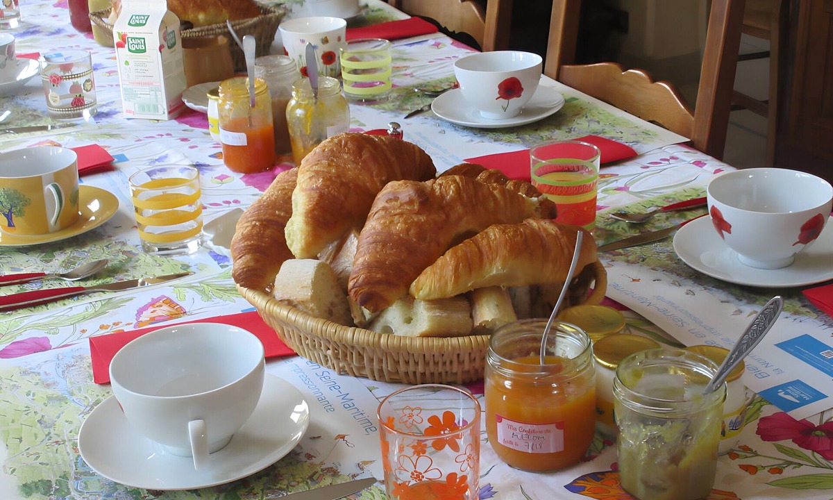 Fontenay Bed & Breakfast | Bed and Breakfast 'Chambre Lecarpentier - Tulipe' with Shared Terrace, Shared Garden and Wi-Fi