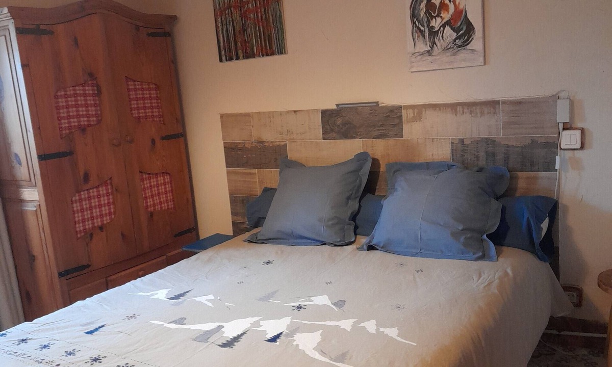 Lafarre Bed & Breakfast | Bed and Breakfast 'Chambre Pensée Sauvage' with Mountain View, Shared Garden and Wi-Fi