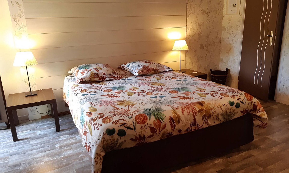 Igornay Bed & Breakfast | Bed and Breakfast 'Escargot De Bourgogne' with Shared Pool, Shared Terrace and Wi-Fi