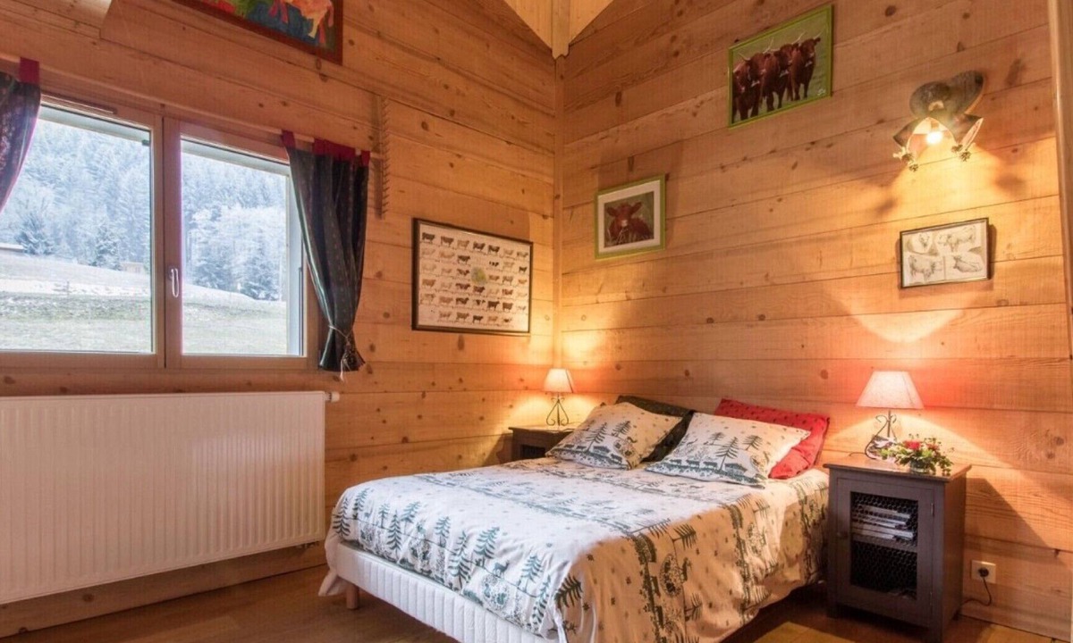 Orcier Bed & Breakfast | Bed and Breakfast 'Girolle' with Mountain View, Shared Garden and Wi-Fi