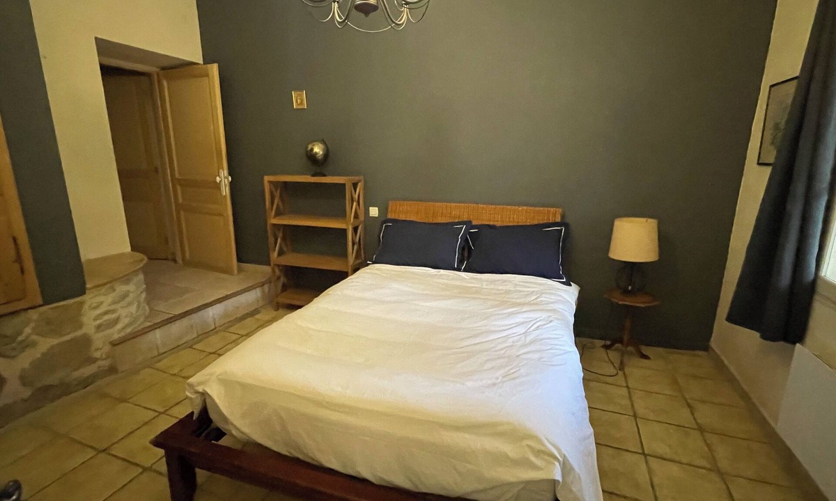 Caderousse Bed & Breakfast | Bed and breakfast in a large Provencal farmhouse