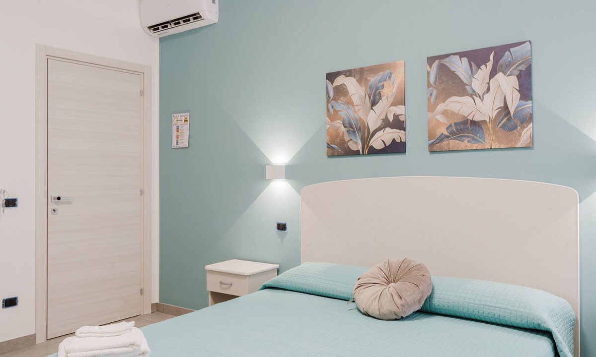 Castelvetrano Apartment | Bed and Breakfast Champagneria "Room 2" with Shared Terrace, Wi-Fi and Air Conditioning