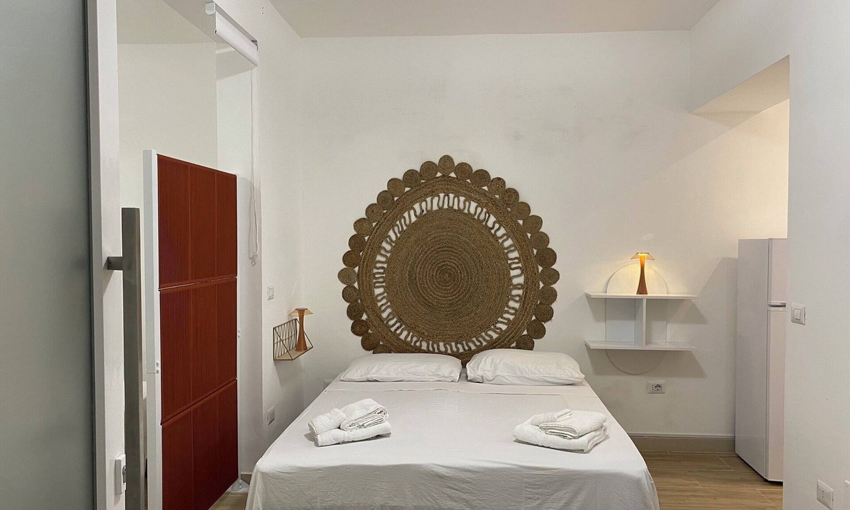 Sant'Isidoro Bed & Breakfast | Bed and Breakfast 'Isid'Oro Rooms - Camera 2' with Wi-Fi and Air Conditioning
