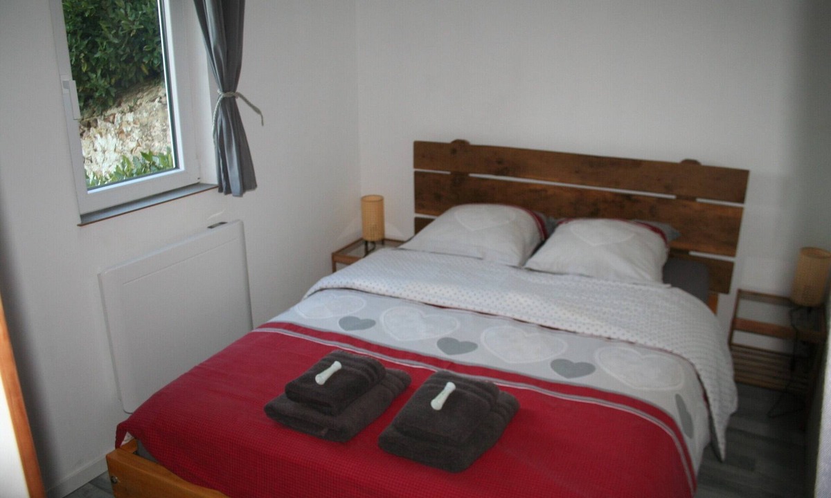 Senonches Bed & Breakfast | Bed and Breakfast 'La Chambre Potager' with Shared Terrace, Shared Garden and Wi-Fi