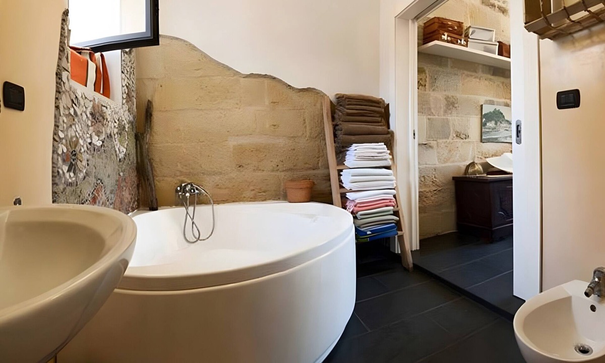 Lizzanello Bed & Breakfast | Bed and Breakfast 'Masseria Il Fondone Rooms A' with Shared Pool, Wi-Fi and Air Conditioning