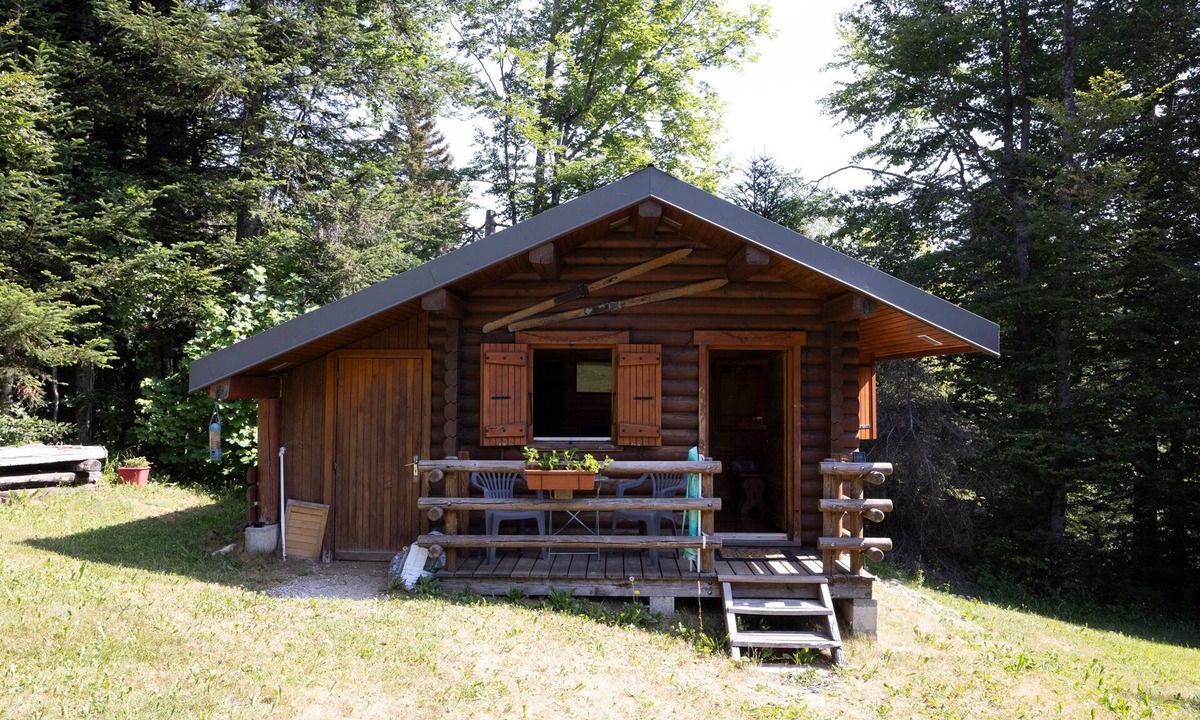 Montcel Bed & Breakfast | Bed and Breakfast 'Petit Chalet' with Private Terrace, Balcony and Wi-Fi