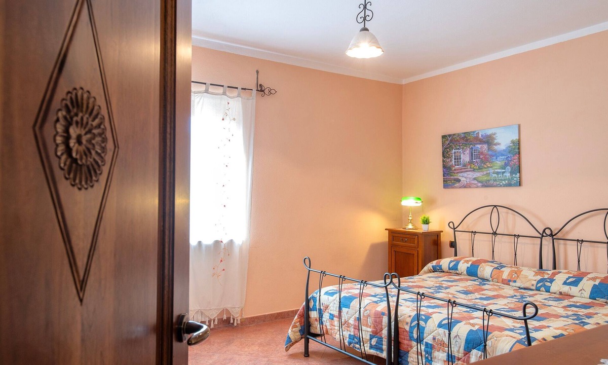 Giave Bed & Breakfast | Bed and Breakfast 'Tripla' with Mountain View, Private Garden and Air Conditioning