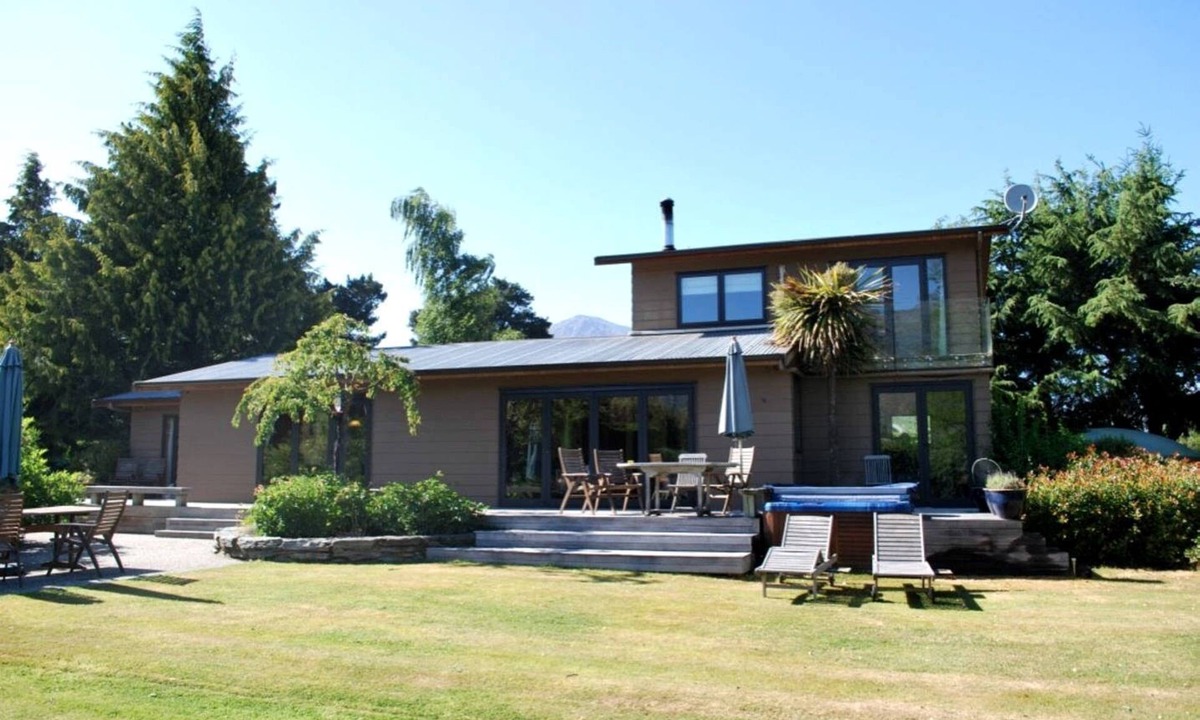 Speargrass Flat Cabin | Bed and Breakfast with Luxury Room near Queenstown on New Zealand's South Island