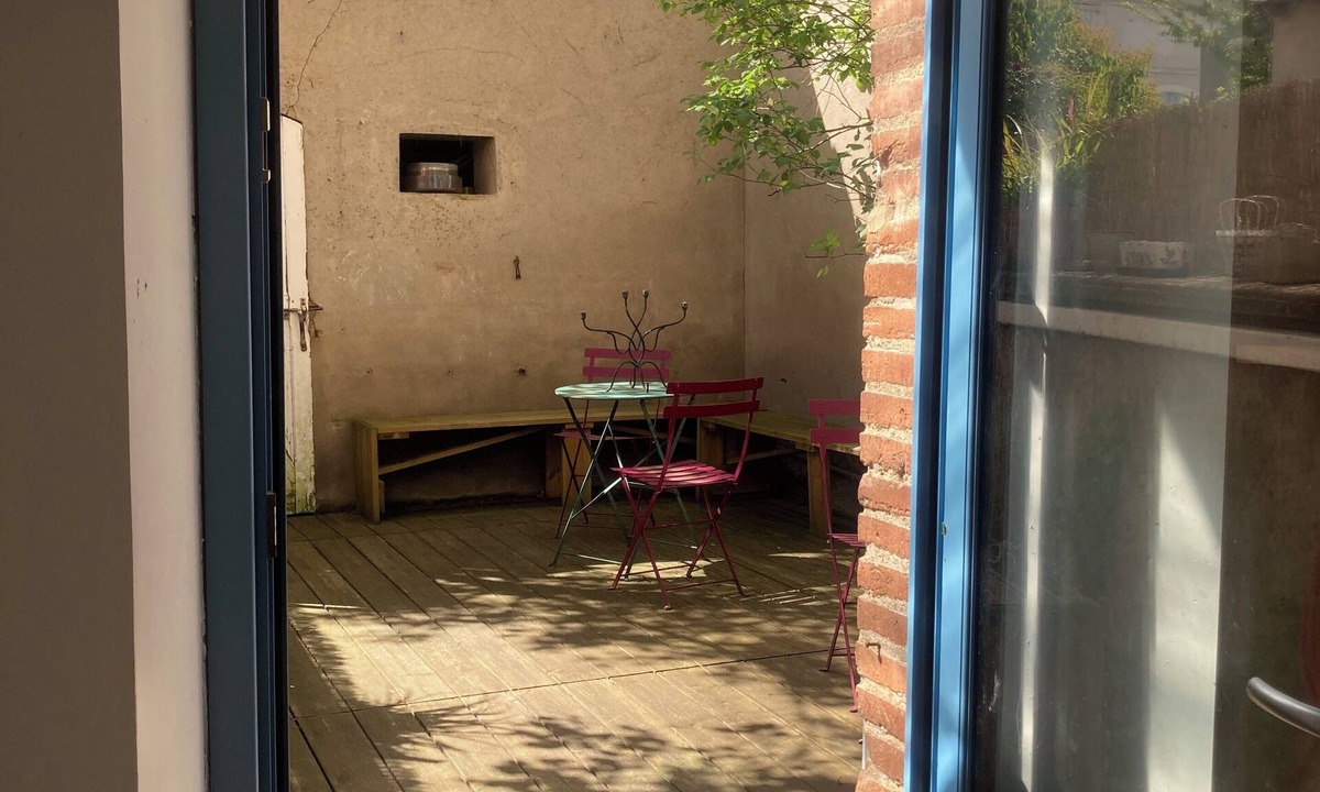 Saint-Sulpice Bed & Breakfast | Bed and breakfast with outdoor courtyard. 500m from train station.