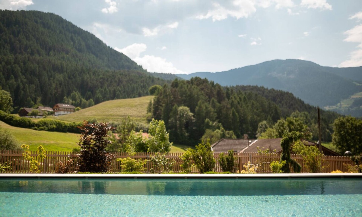 San Lorenzo di Sebato House | Bed & Breakfast 'Castel Maurn Suite Shakespeare' with View, Shared Pools & Wi-Fi