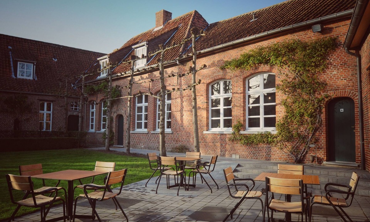 Gierle Bed & Breakfast | Bed & breakfast in a historical building and location, center of Gierle