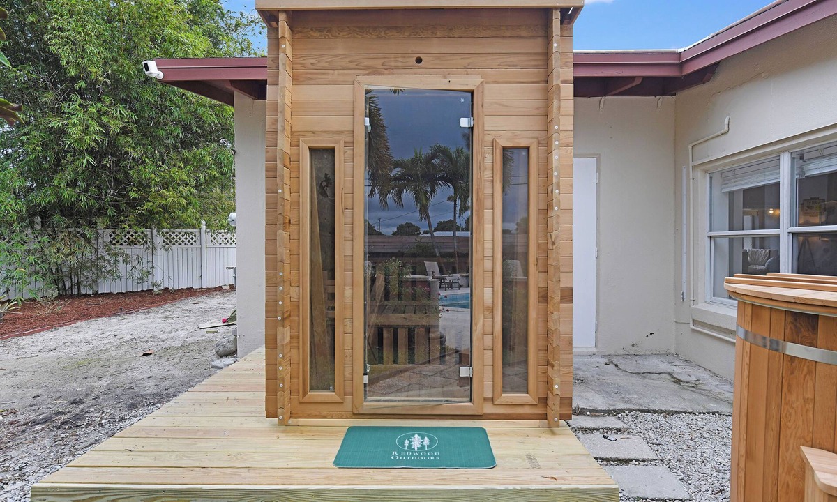 Boynton Beach Bed & Breakfast | Bed Breakfast w/Coldplunge, Sauna and Heated Pool