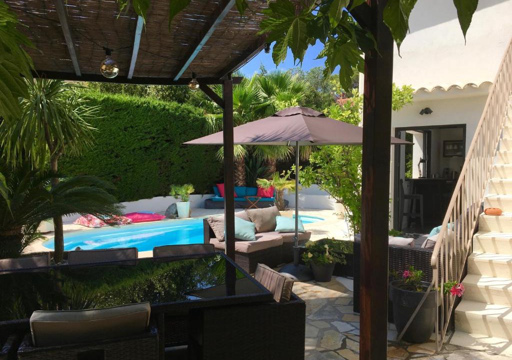 Boulouris-sur-Mer Bed & Breakfast | Bed,Kitchen and Swimming Pool Villa Esterel