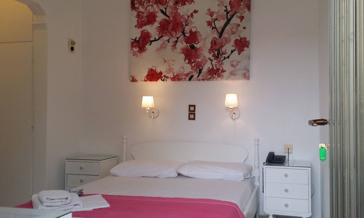 Agia Marina Bed & Breakfast | Bedroom two steps from Agia Marina beach