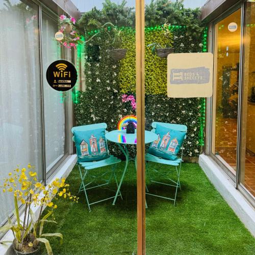 Overtown Hostel | Beds & Sheets DOWNTOWN