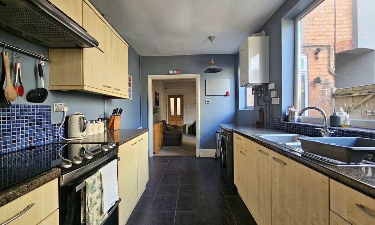 Oadby House | Bee Accommodations - Leicester Home