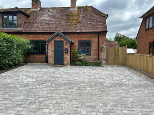 Romsey House | Bee Cottage - Romsey