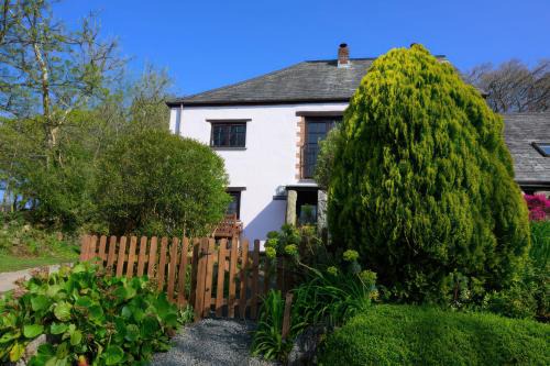 Brazzacott House | Beech Cottage
