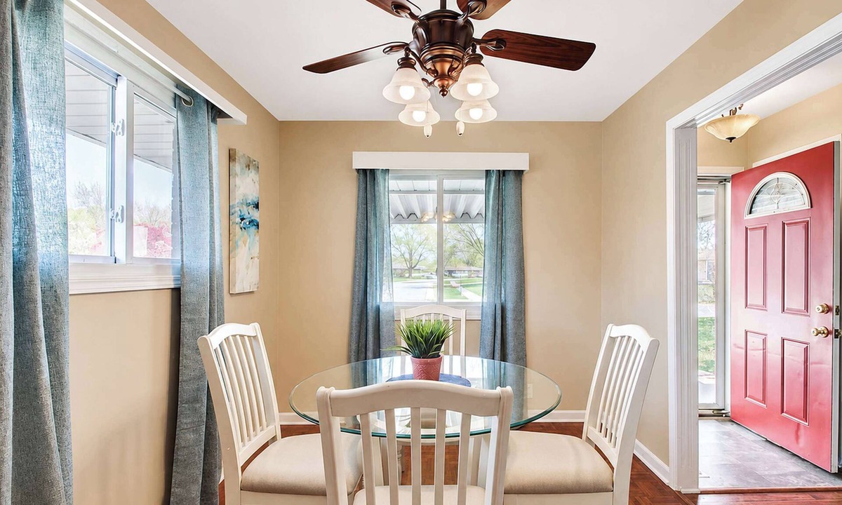 Beech Grove House | Beech Grove Retreat | Yard Garage Sleeps 10!