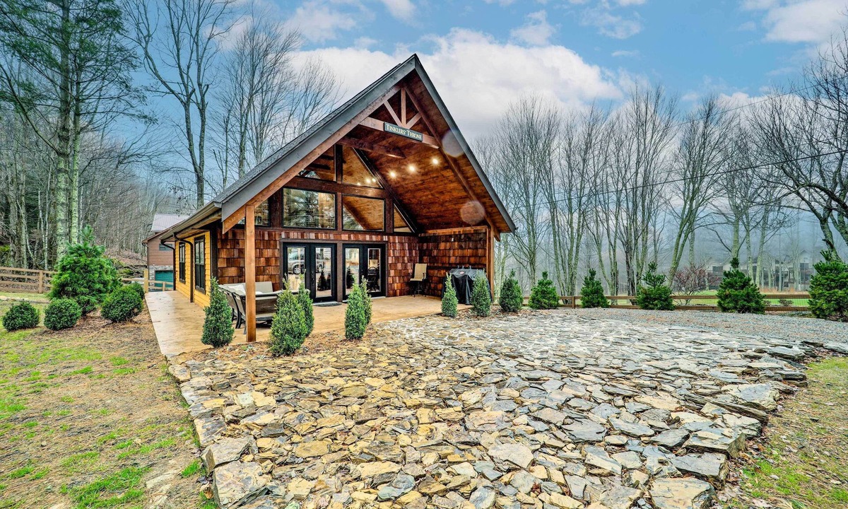Beech Mountain Cabin | Beech Mountain Nature Escape! Modern + Cozy Cabin