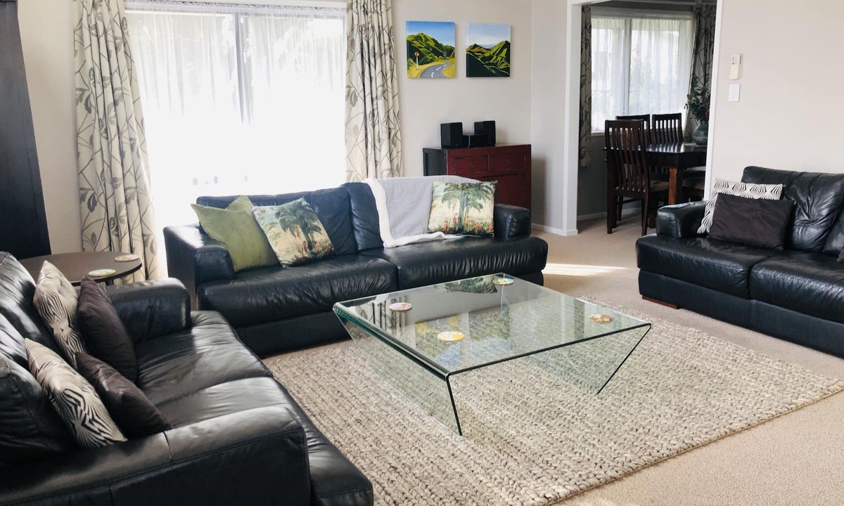 Taupo House | Beech Tree Cottage - comfortable, warm and stylish Taupo base, free wifi!