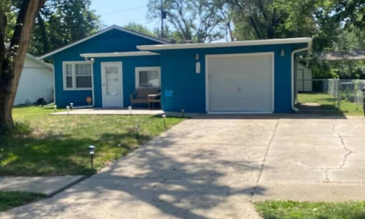 Topeka House | Bee’s Placen