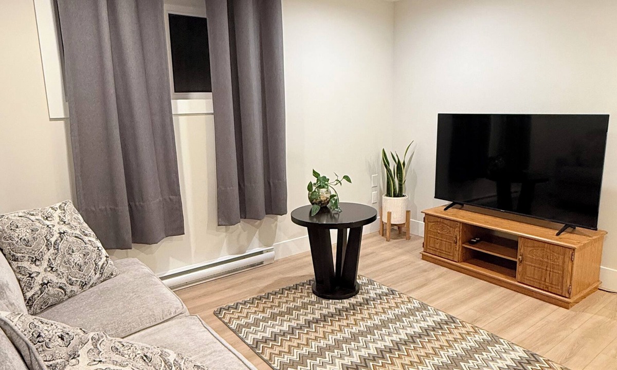 Moncton House | Befitting Crown Suite