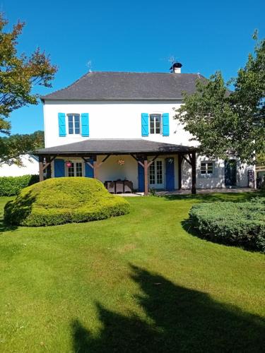 Moncayolle-Larrory-Mendibieu Apartment | Bel appartement de plein pied avec jardin privé