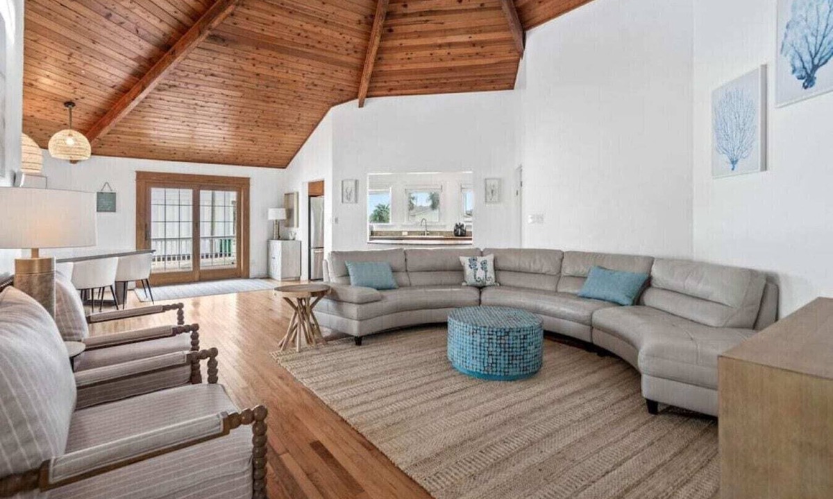 Santa Monica House | Belaire Bungalow - Gulf Escape, Steps to Beach