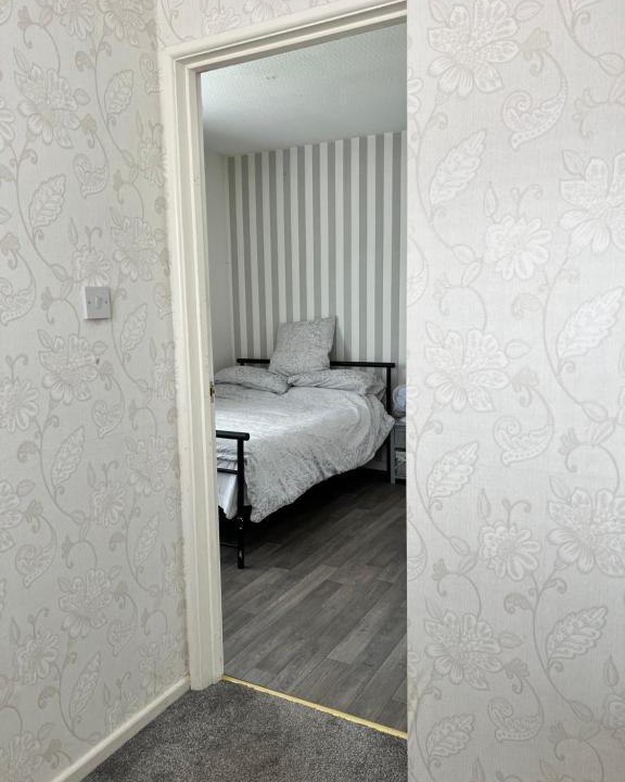 Castlereagh House | Belfast MACs double & single bed ensuite room