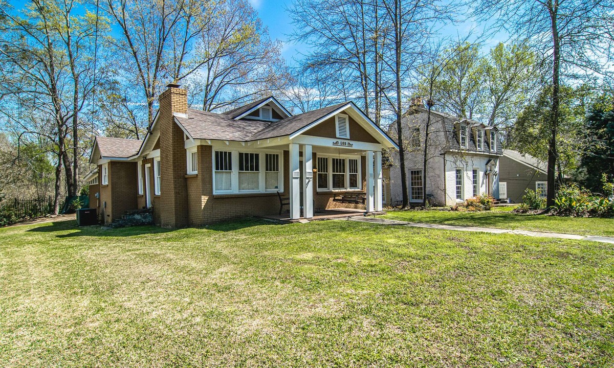 Greater Belhaven House | Belhaven Beauty 3BR/2BA Near Belhaven College & Med Center