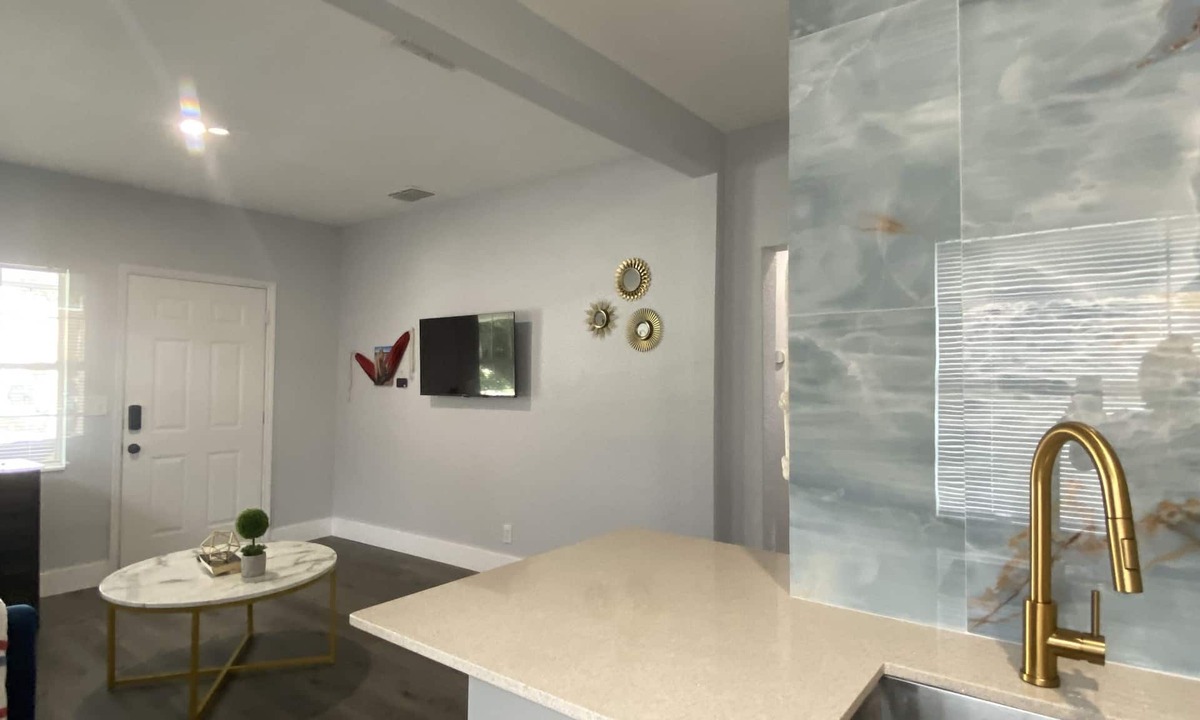Sanford Apartment | Bella Breeze