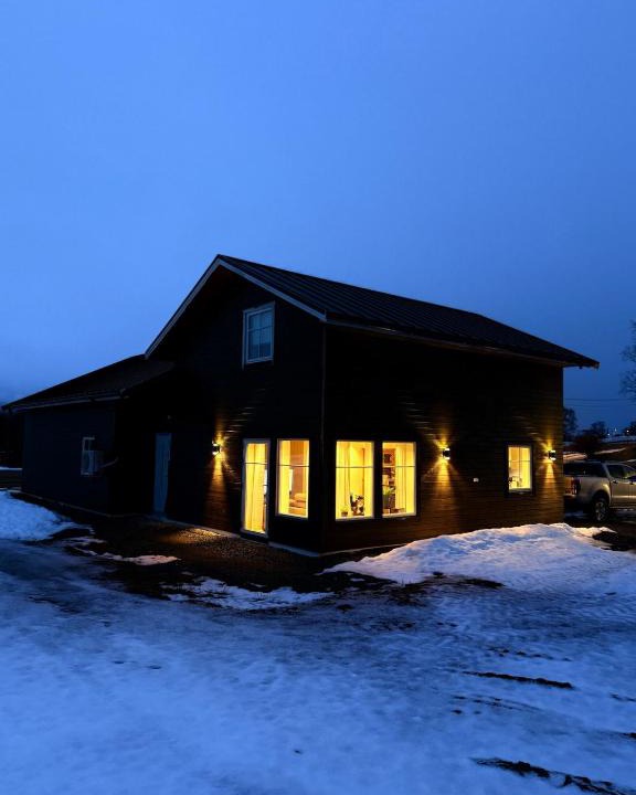 Lyngen Apartment | Bella Karnes