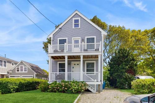 Teaticket House | Bella Luna