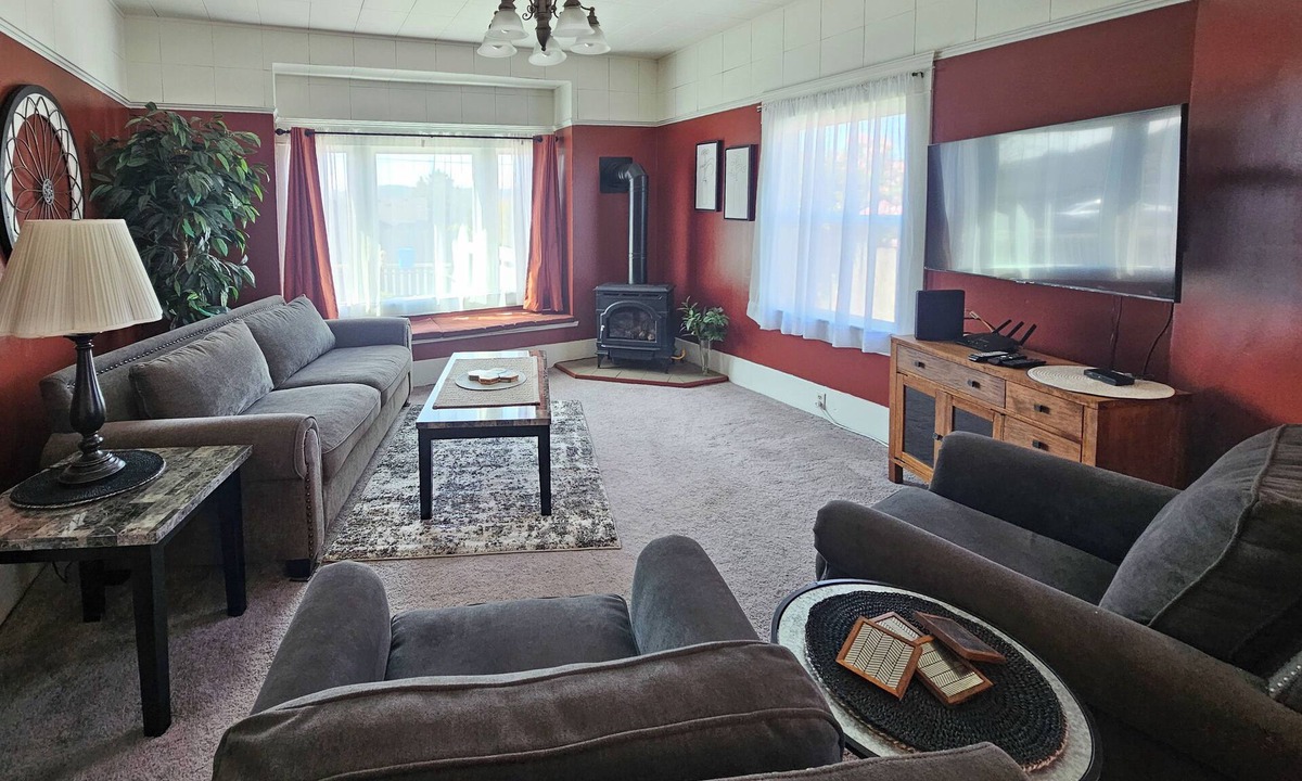 Bayview House | 'Bella Rose' Lovely Eureka Home Near Redwoods!