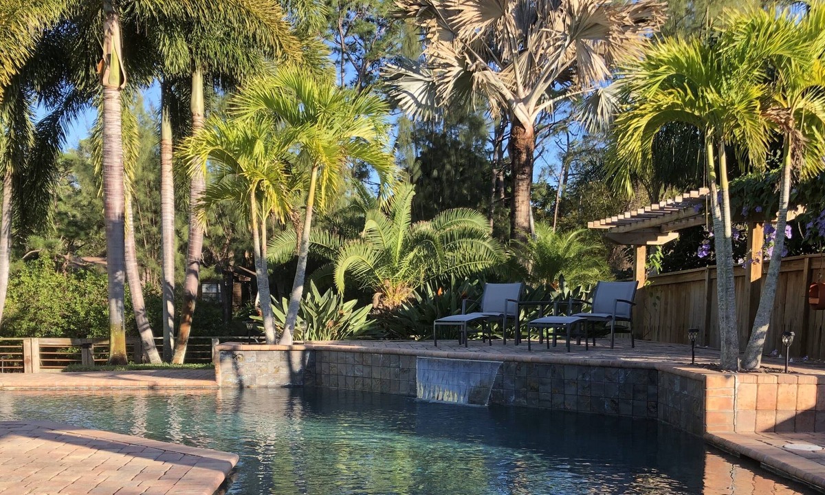 Stuart Bed & Breakfast | Bella's a Tropical Treasure ROOM#2 no fees Queen bed, private bath