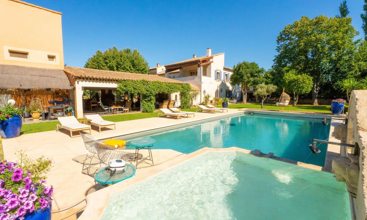 Grans House | Belle Villa Provençale Dans Parc Paysagé Avec Piscine/sauna/balnéo + Dépendances