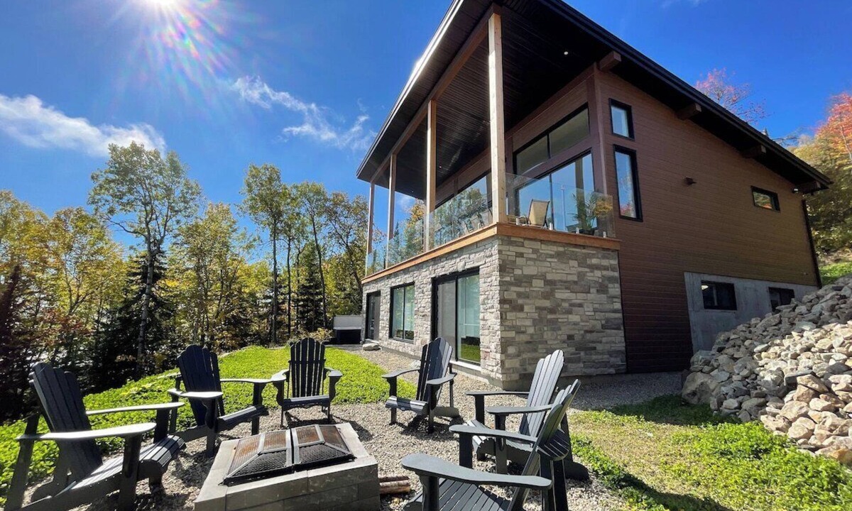 Les Eboulements Ski Chalet | Bellevue 169: Luxe Chalet with Breathtaking Views