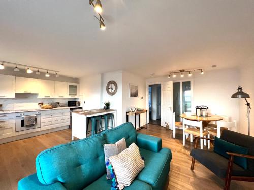 Largs Apartment | Bellevue Apartment