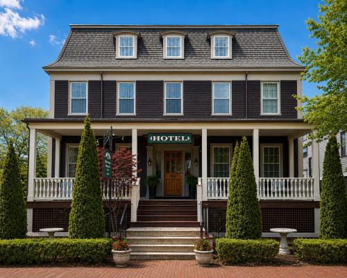 Top of the Hill Bed & Breakfast | Bellevue Manor