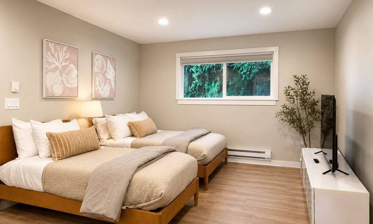 Northeast Bellevue House | Bellevue Pet friendly 1BR Attached Unit