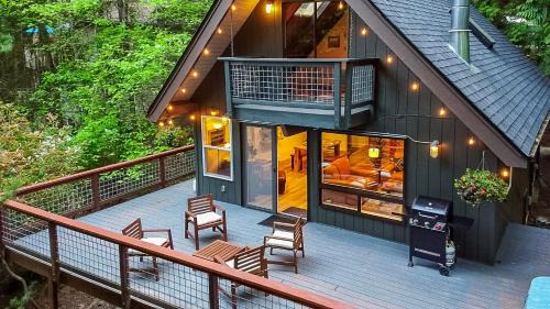 Sudden Valley House | Bellingham A-Frame - Hot tub - Fireplace - Firepit